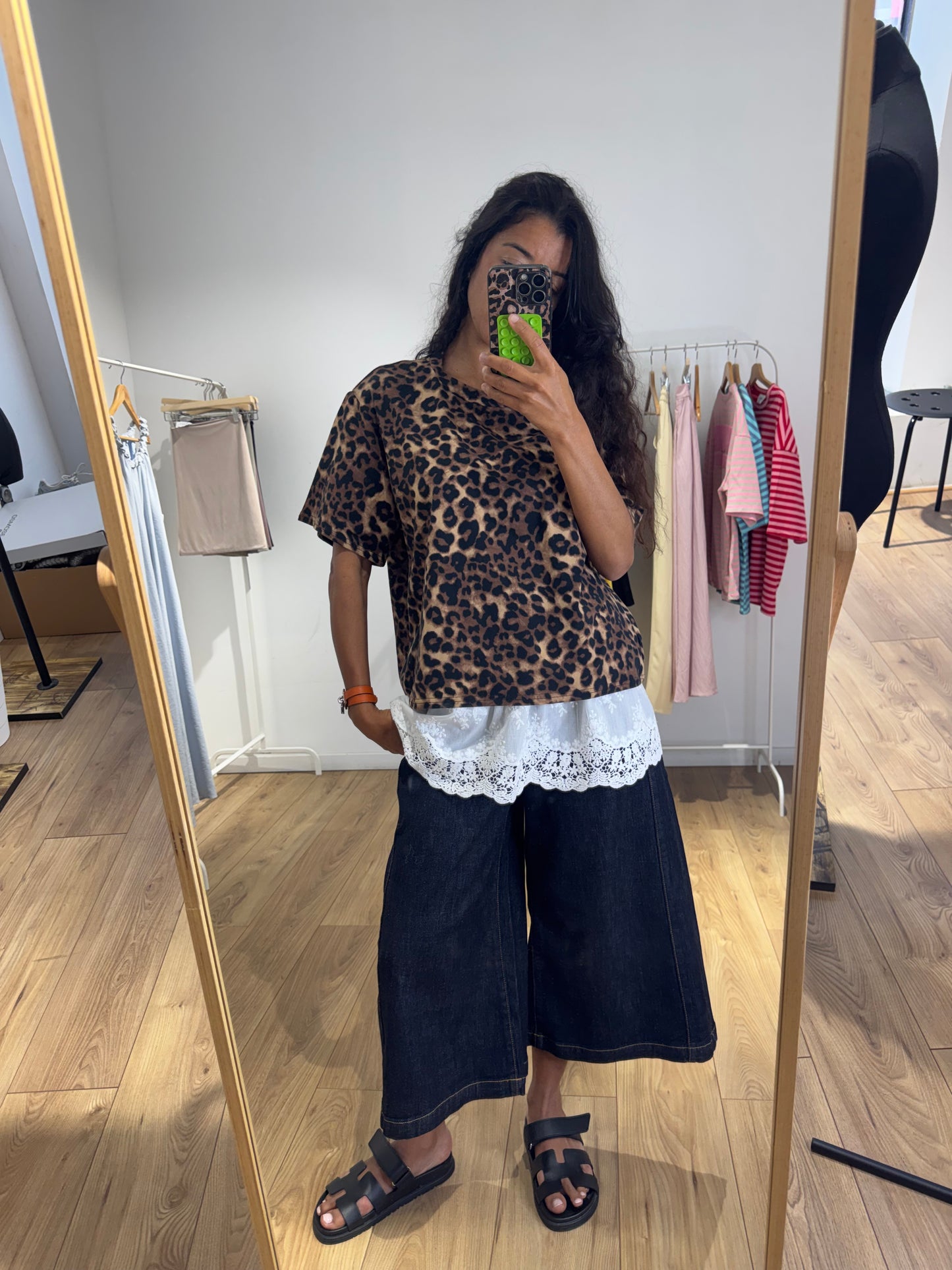 Jupette Courte Brodée – Taille Élastique & Dentelle