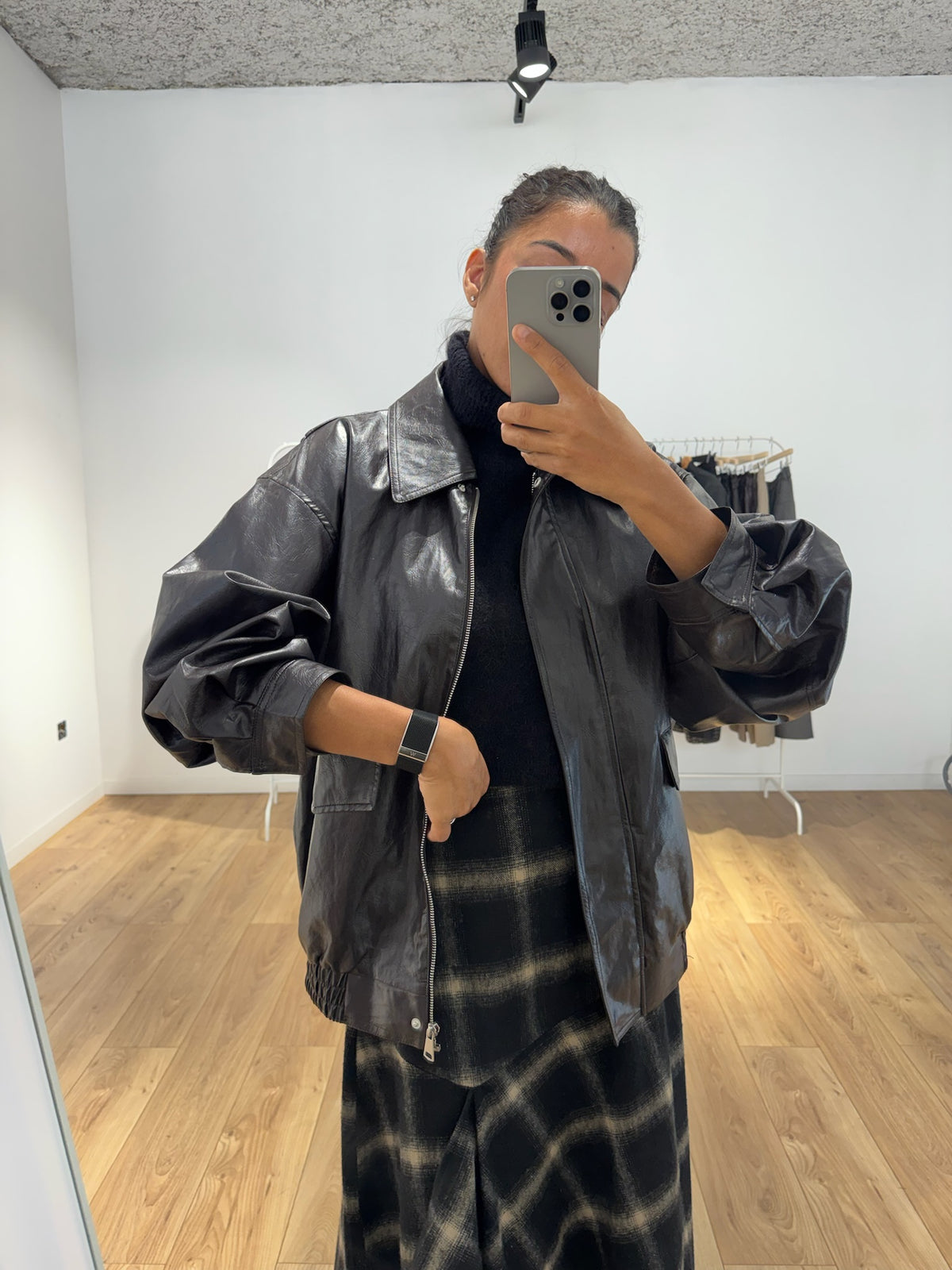 Jupe longue à carreaux chaude – noir et beige – vue 4