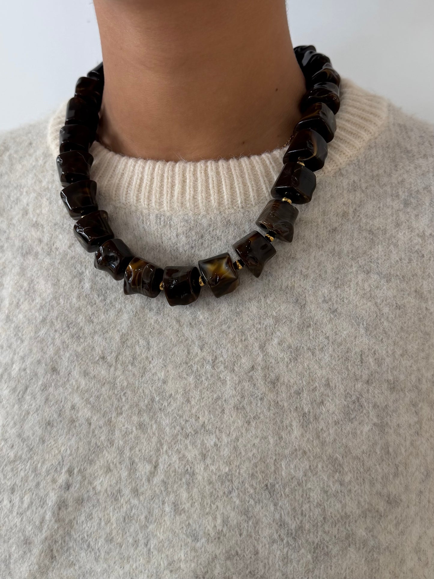 Collier à perles nacrées - marron