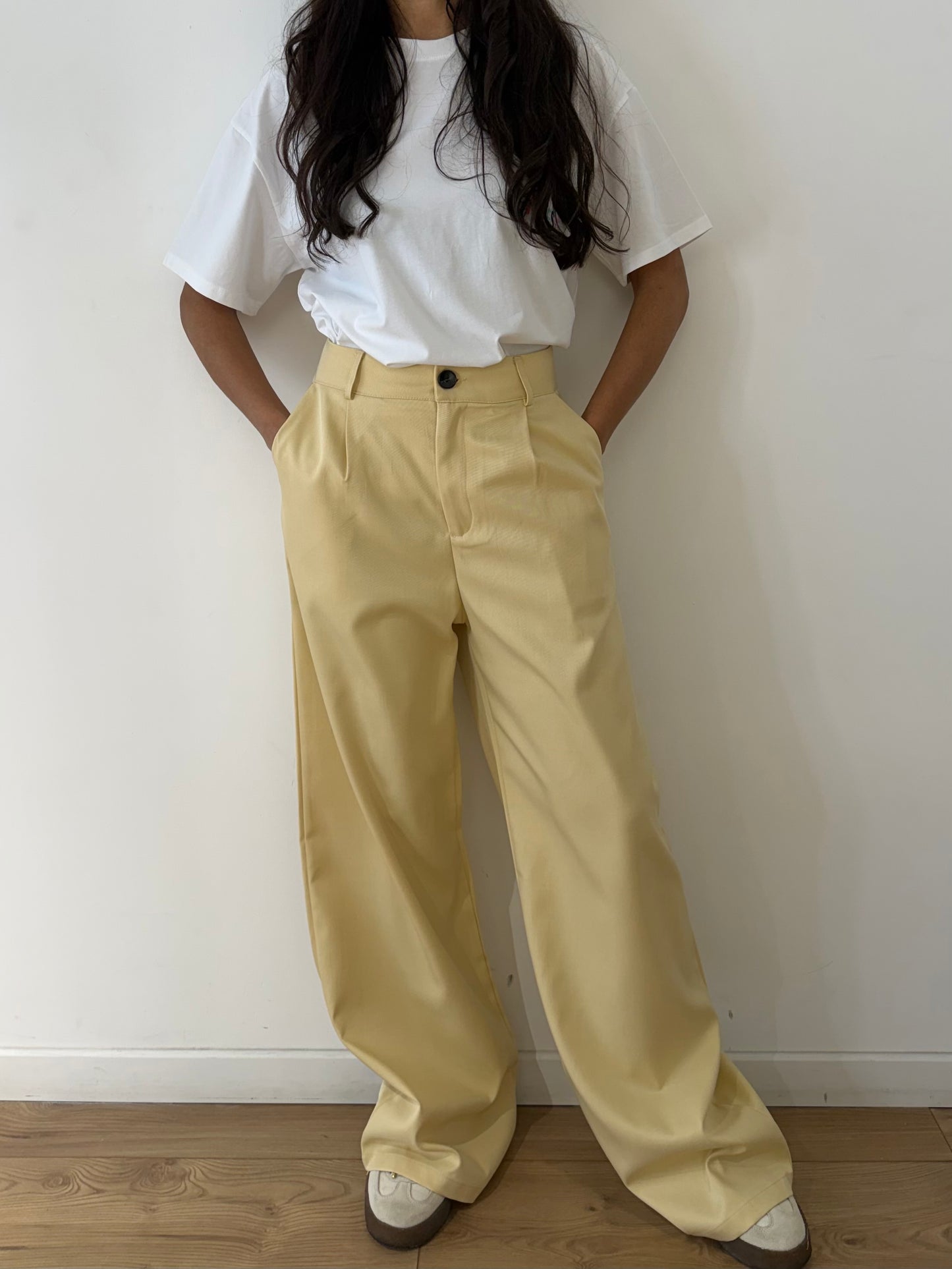 Ensemble tailleur femme ceinturé jaune vanille