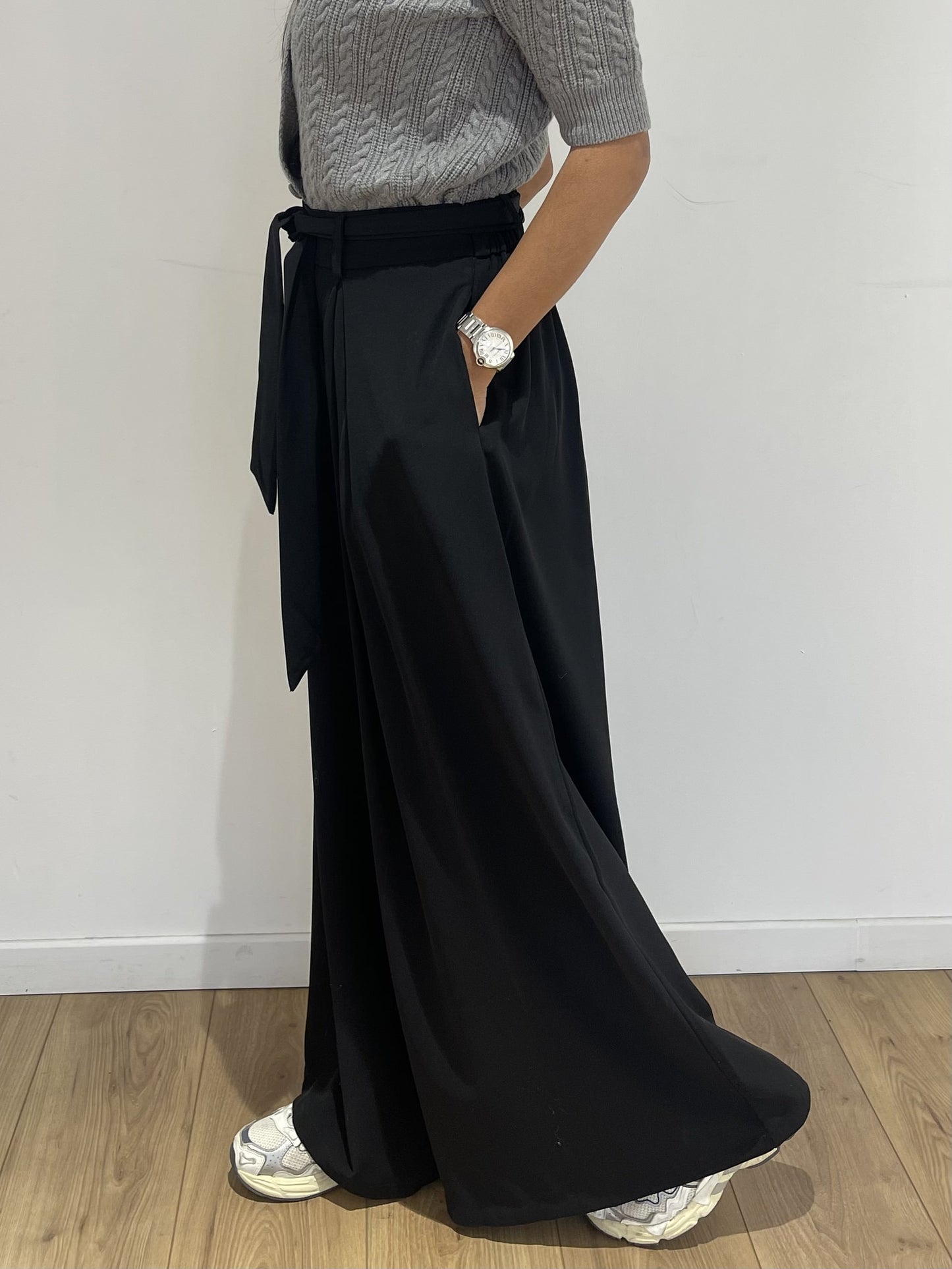 Pantalon fluide noir Amzing avec noeud ceinture élégant