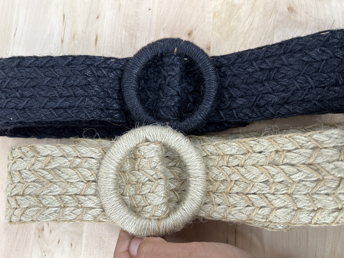 Ceintures en jute noir et naturel avec boucles rondes