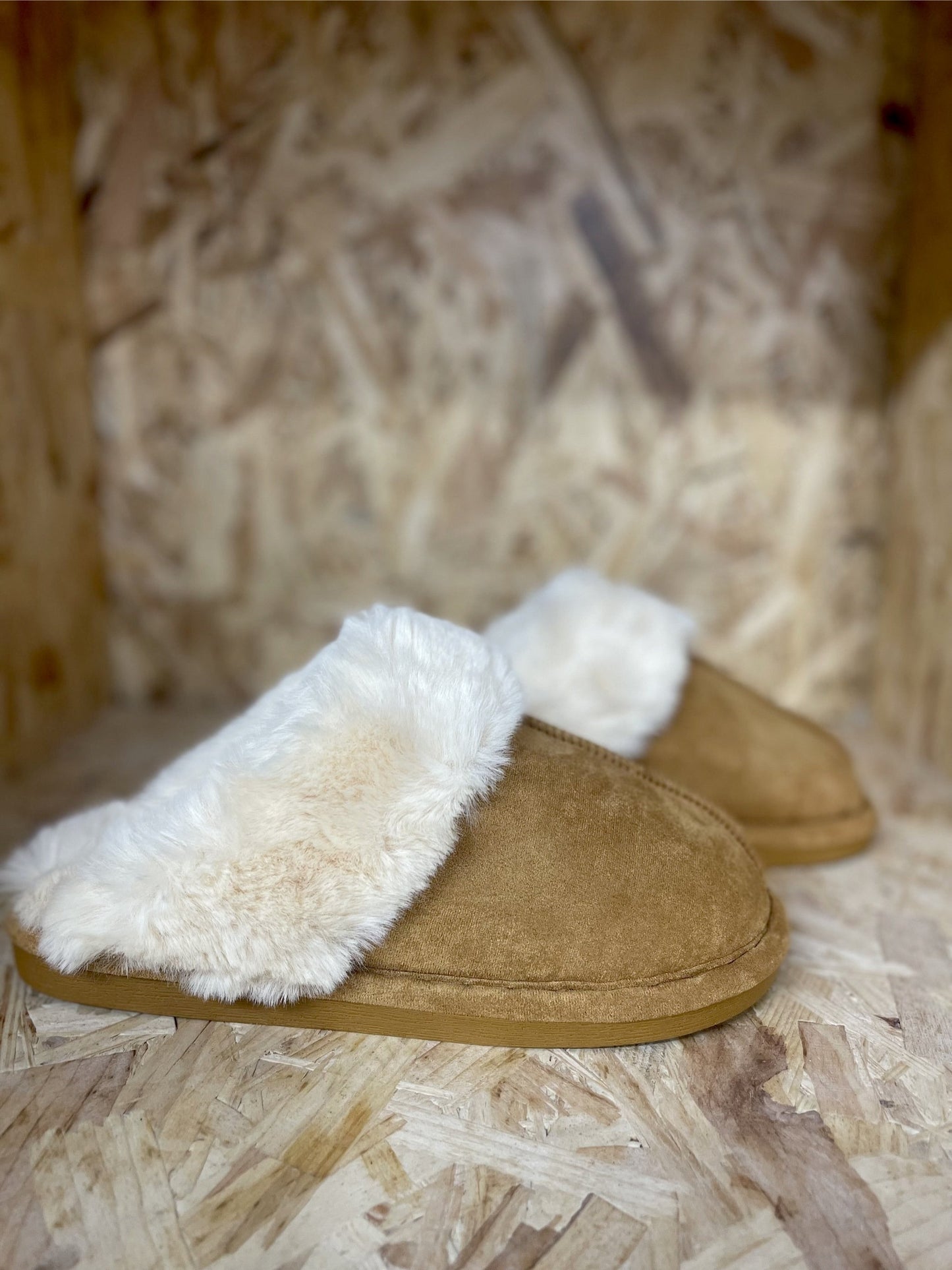 Chaussons en fourrure couleur camel