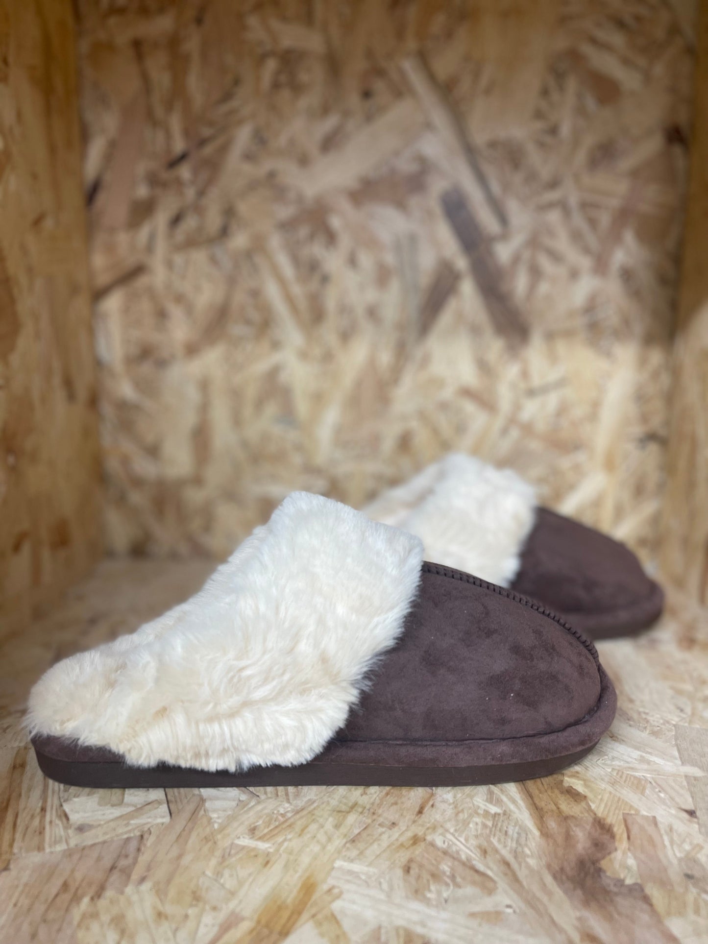 Chaussons en fourrure marron