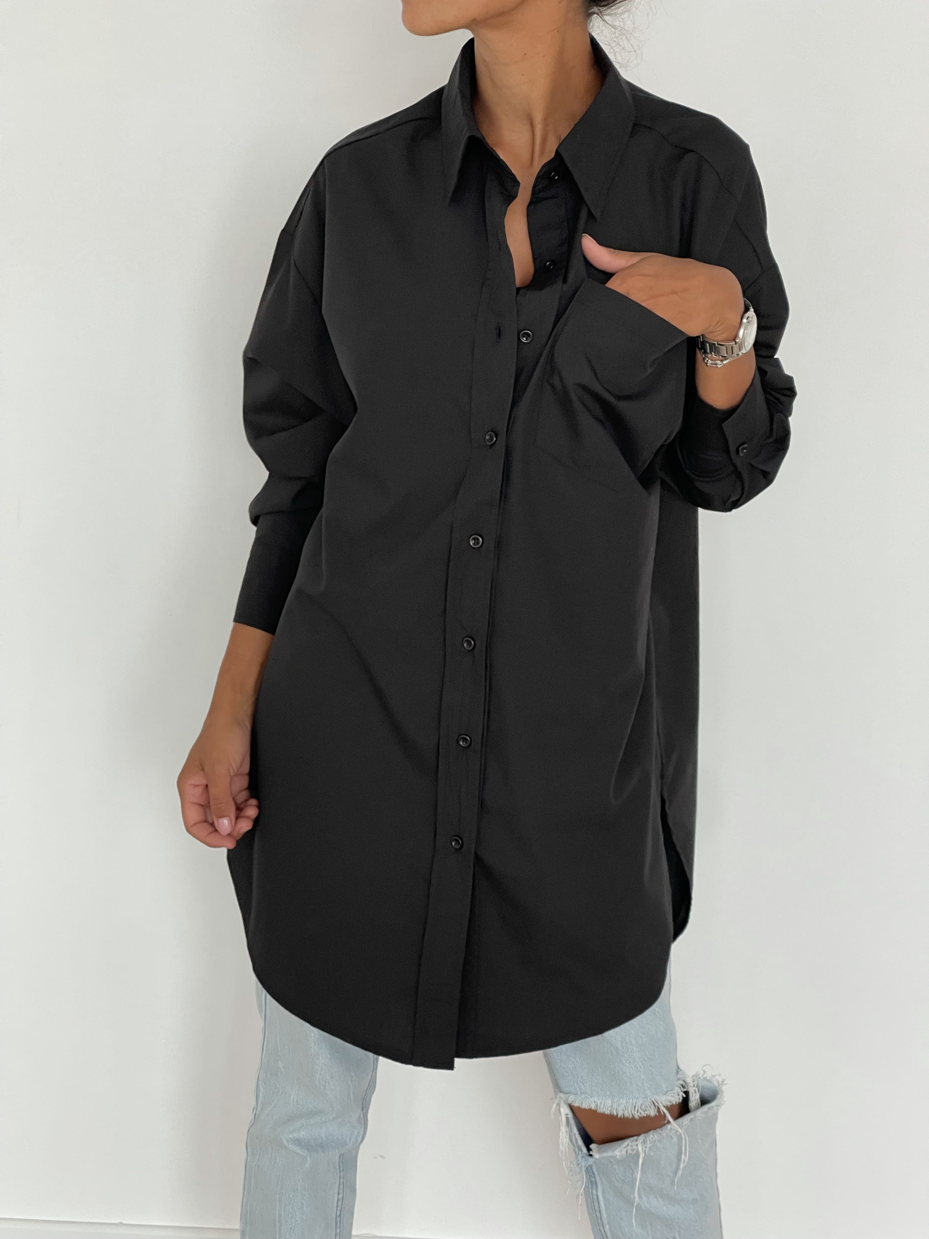 Chemise noire oversize pour femme, style minimaliste