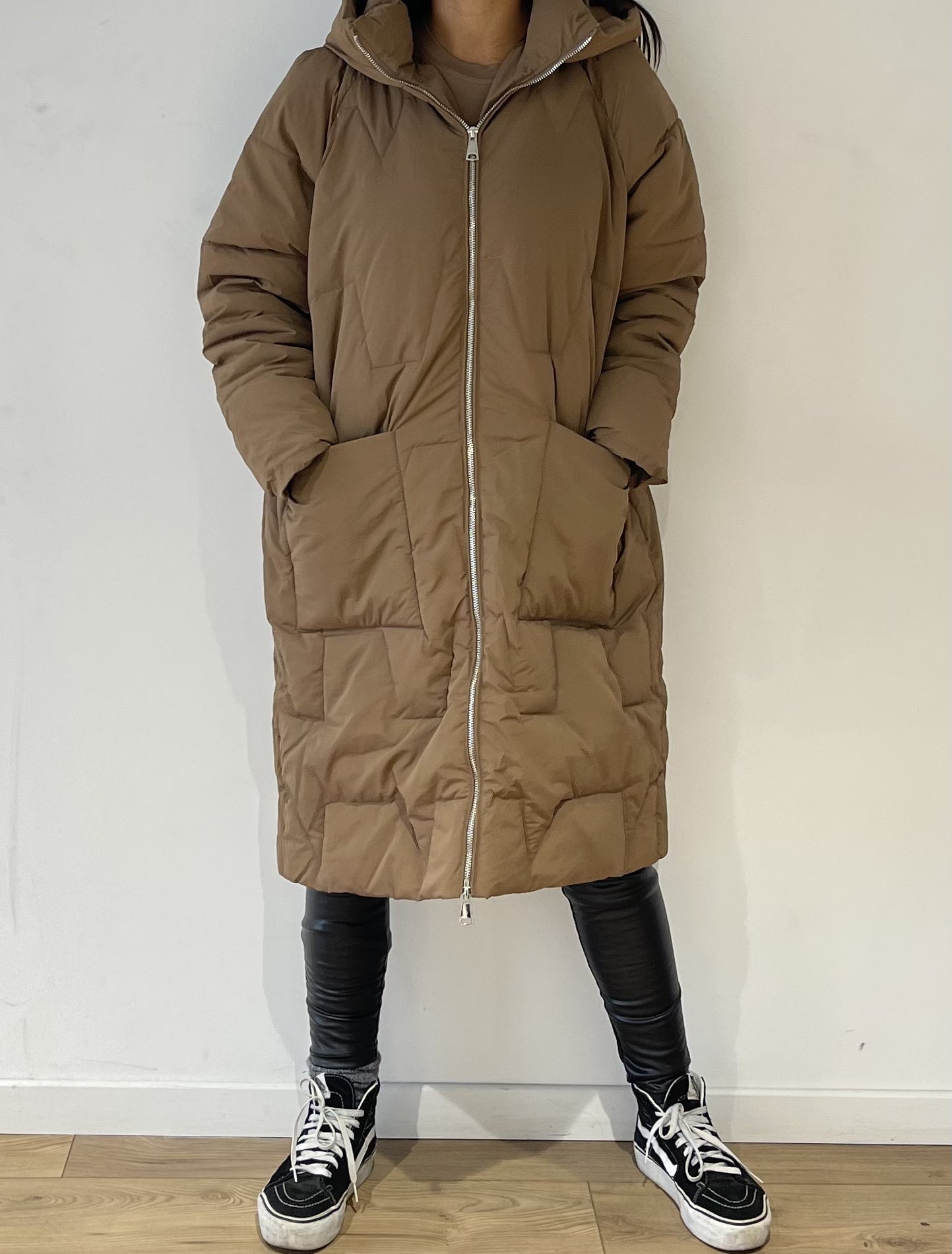 Mode hiver avec doudoune oversize couleur camel