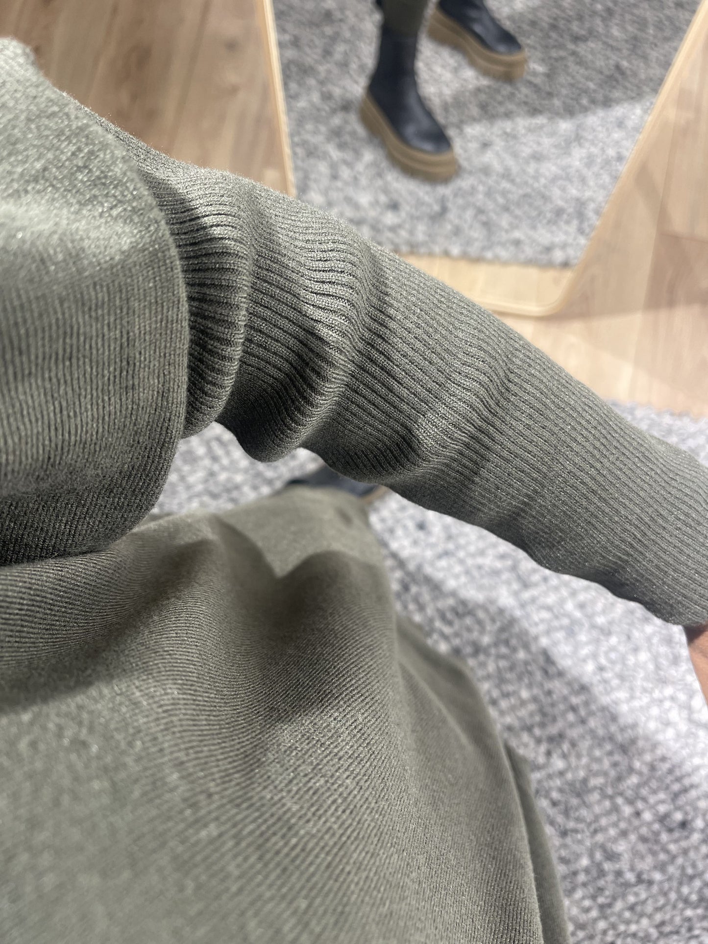 Ensemble kaki col roulé pour femme texture