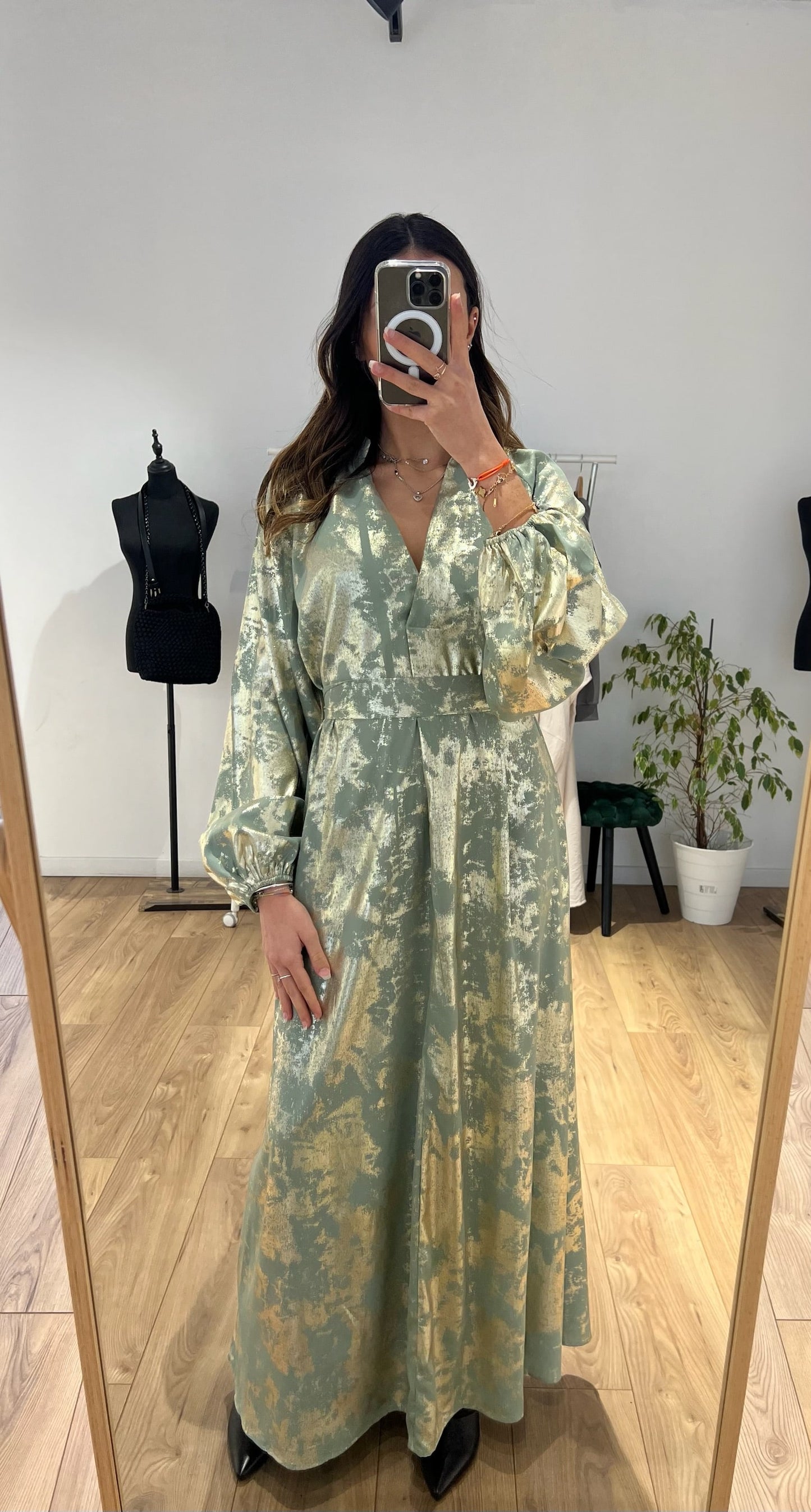 Robe vert d'eau pour Ramadan avec reflets dorés, KataParis