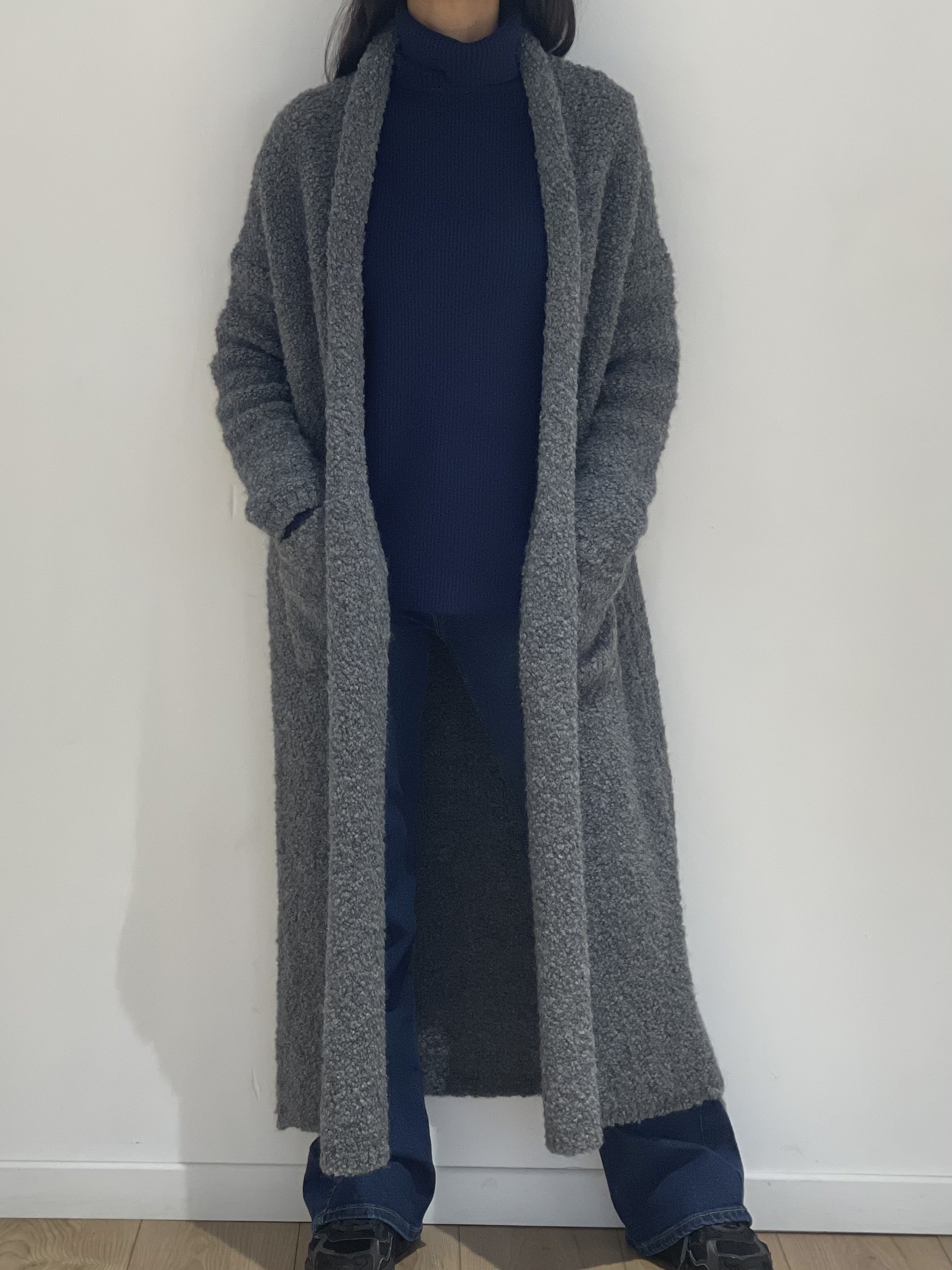 Style urbain avec manteau long gris pour femme