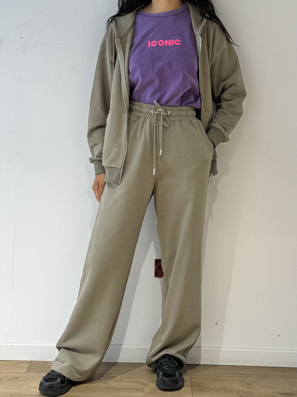 Pantalon en coton pour femme en couleur kaki