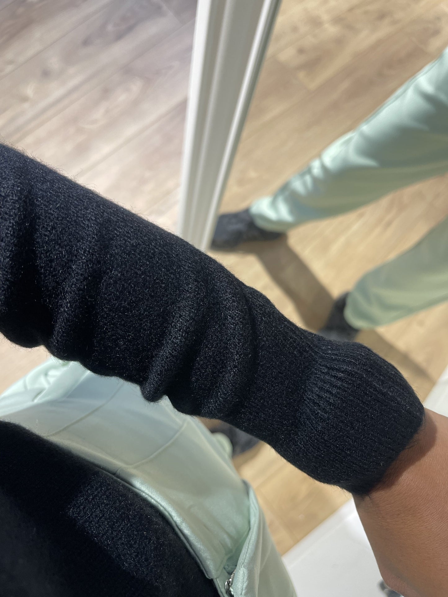 Pull femme en laine et cachemire noir avec col roulé