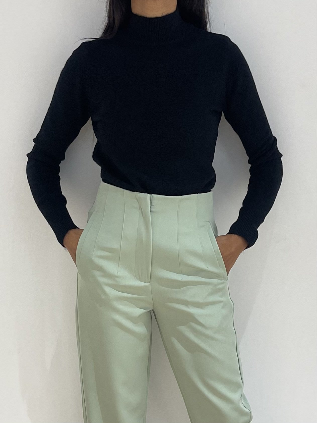 Pull noir en cachemire et laine avec coupe décontractée pour femme