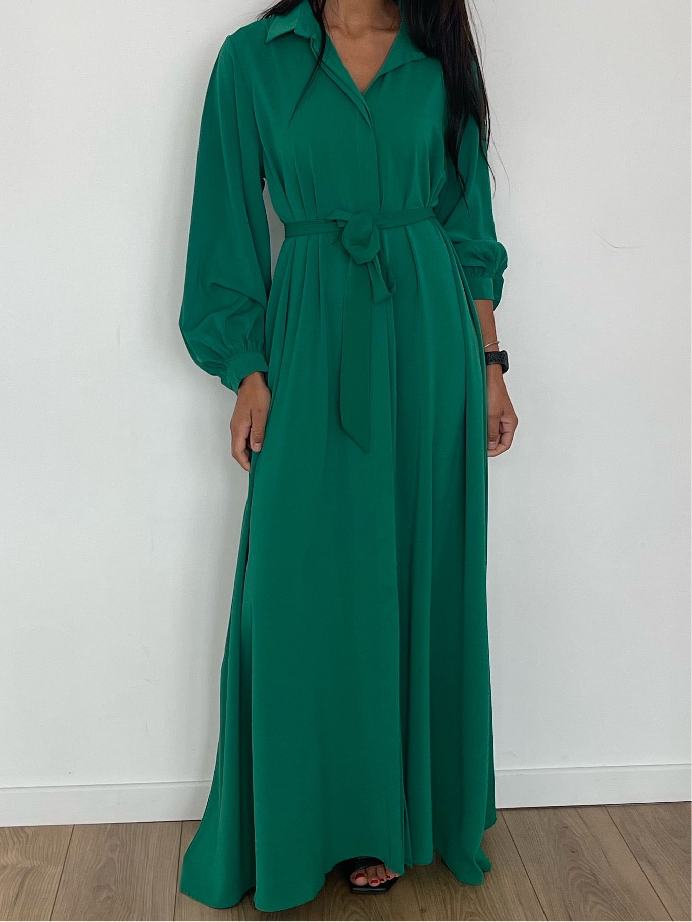 Robe longue de soirée ceinturée en vert émeraude élégante