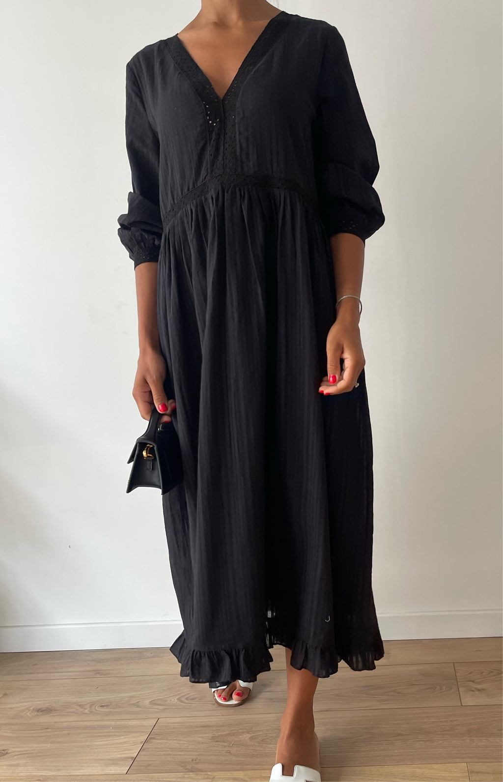 Robe longue en coton noir avec broderie et manches trois-quarts pour femme