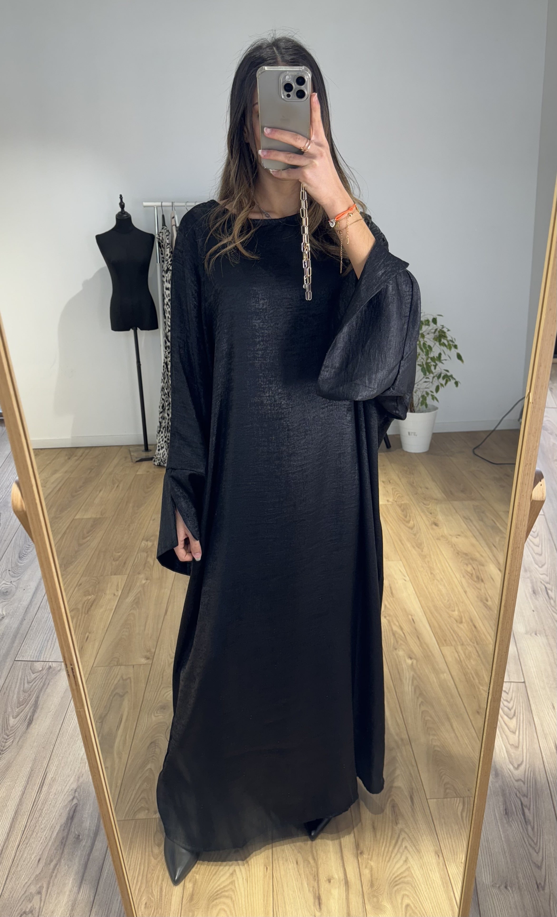 Simplicité et élégance avec une robe noire pour Ramadan