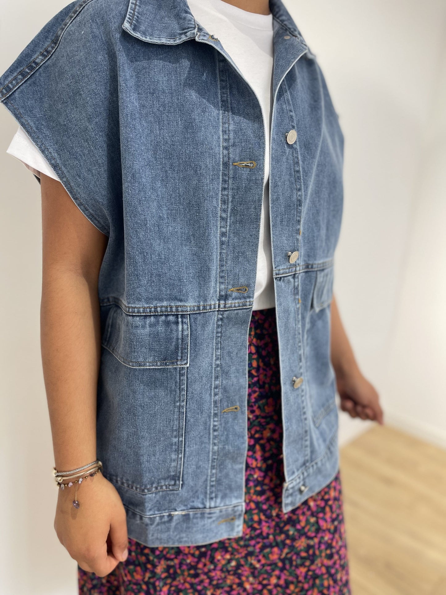Style décontracté avec veste en jean sans manches pour femme