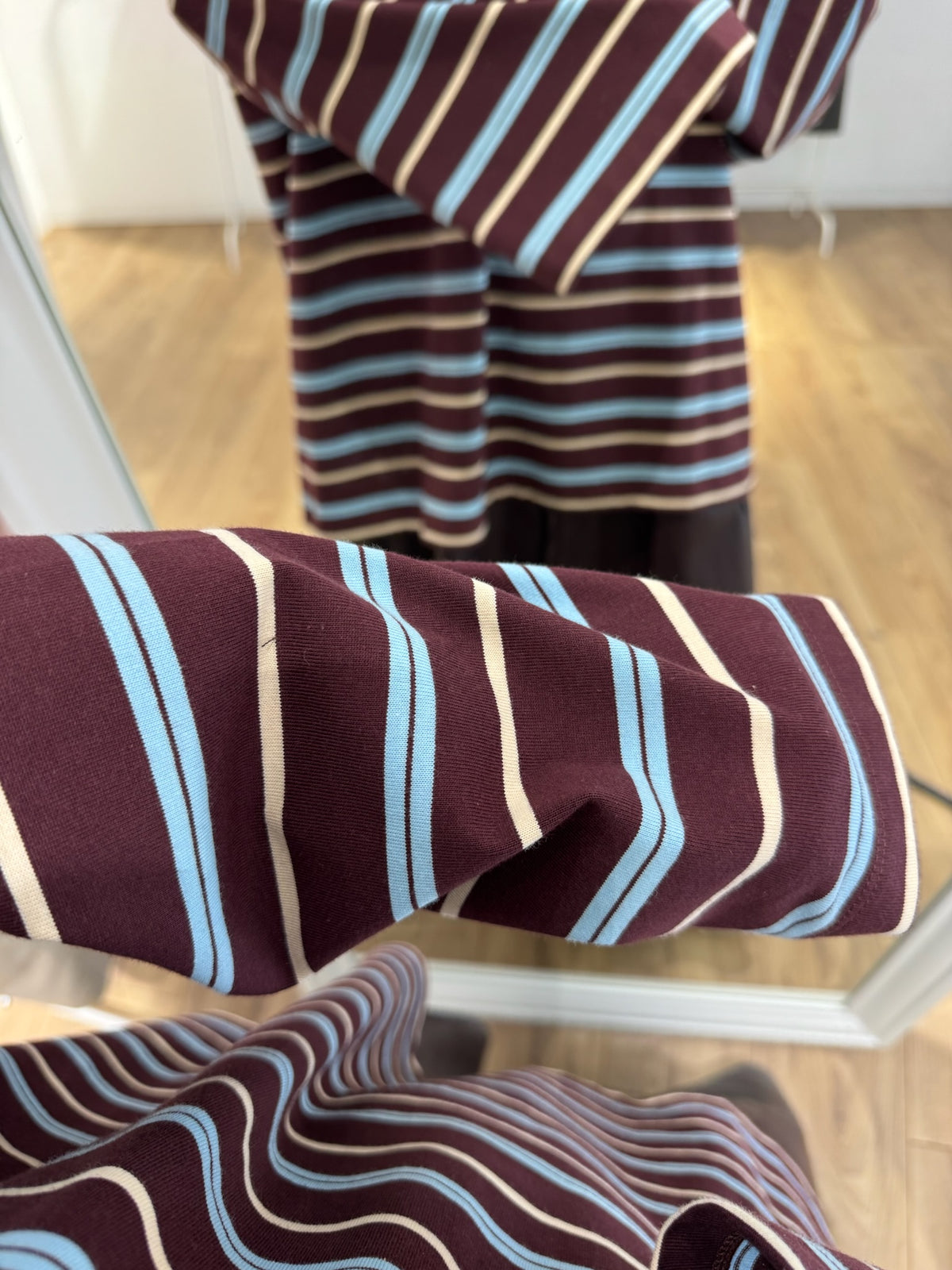 Polo oversize rayé manches longues en coton – bordeaux – vue 2