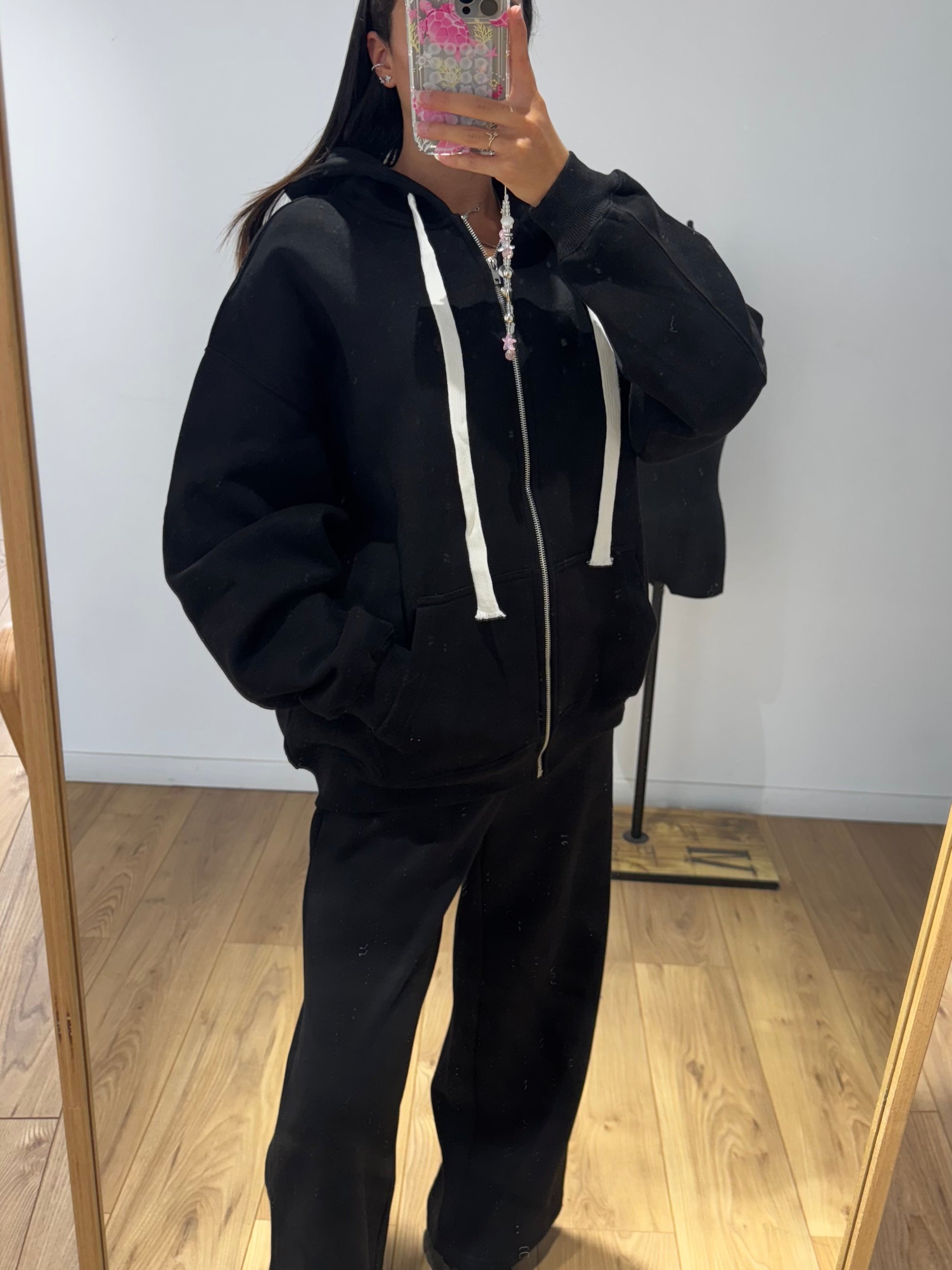 Sweat Capuche Femme PORTLAND Noir | COMME DES LOUPS Sweat Capuche Femme PORTLAND Noir | COMME DES LOUPS