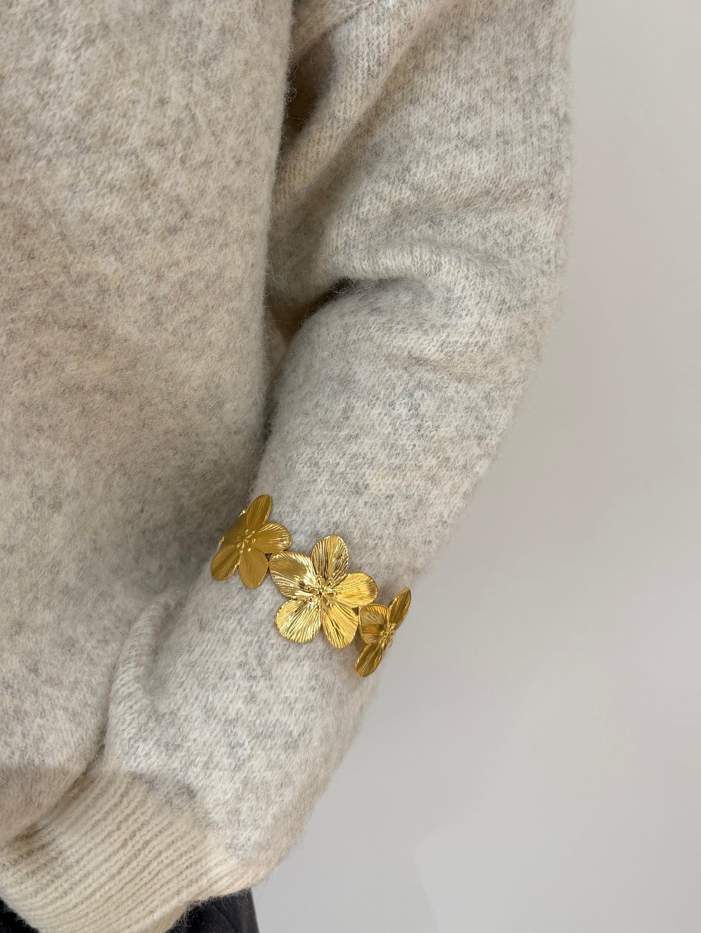 Bracelet manchette floral doré