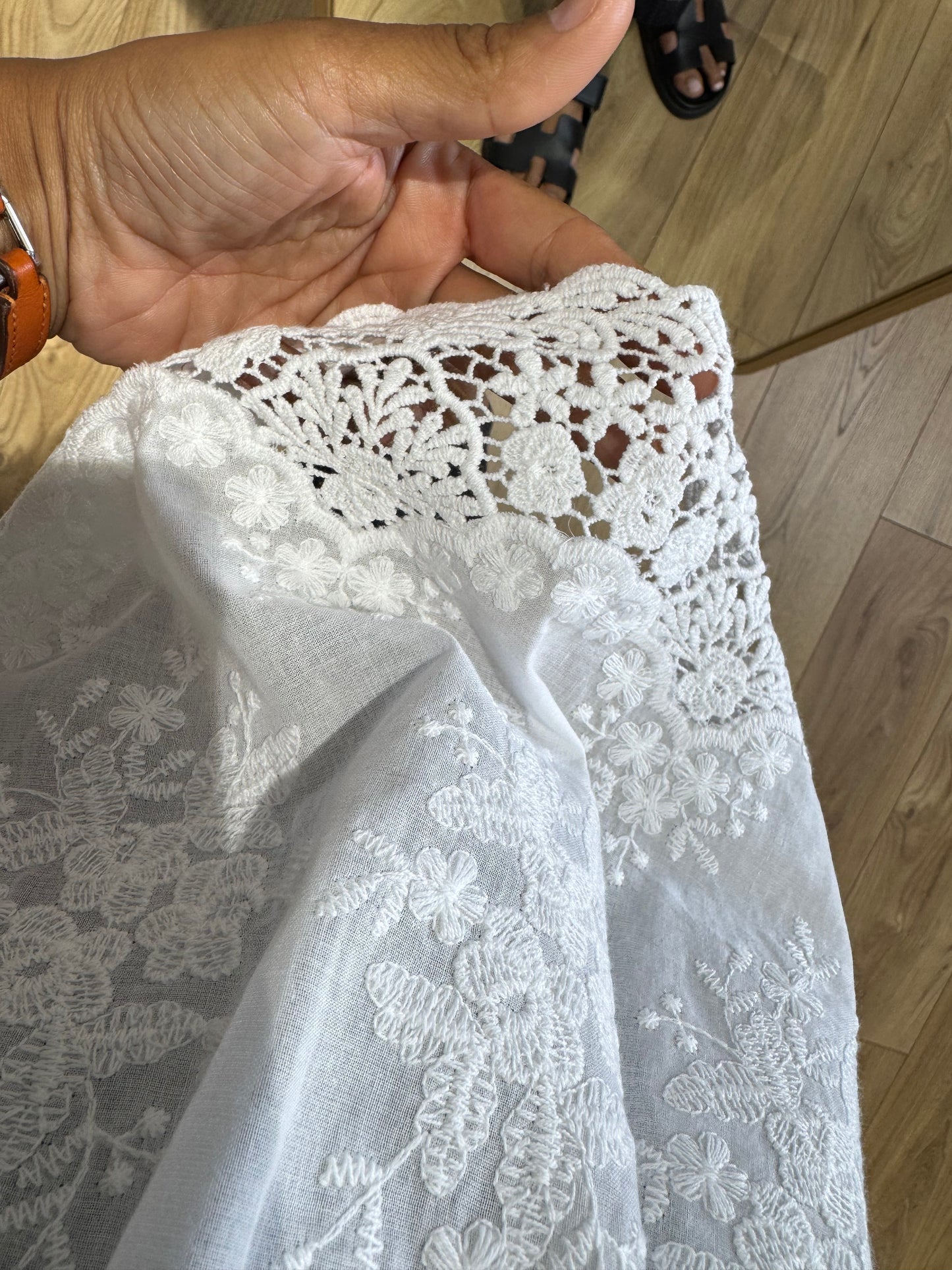 Jupette Courte Brodée – Taille Élastique & Dentelle