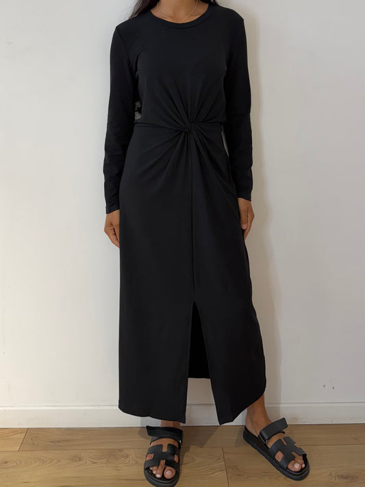 Robe Noire Ajustée- manches longues