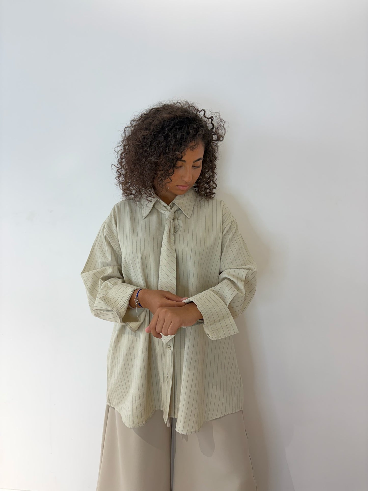 Chemise à rayures avec cravate amovible