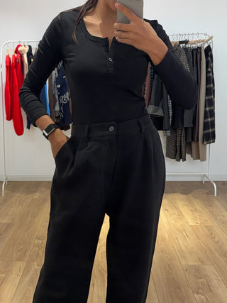 Pantalon droit à pinces en laine mélangée – noir