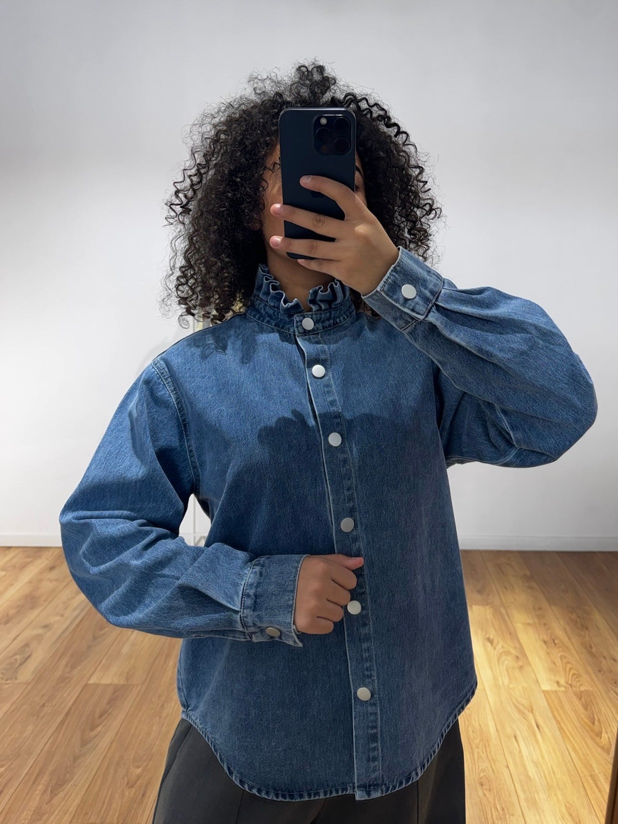 Chemise à col volanté en Jean 100% coton