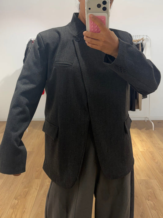 Blazer col officier asymétrique – gris anthracite – KATA PARIS