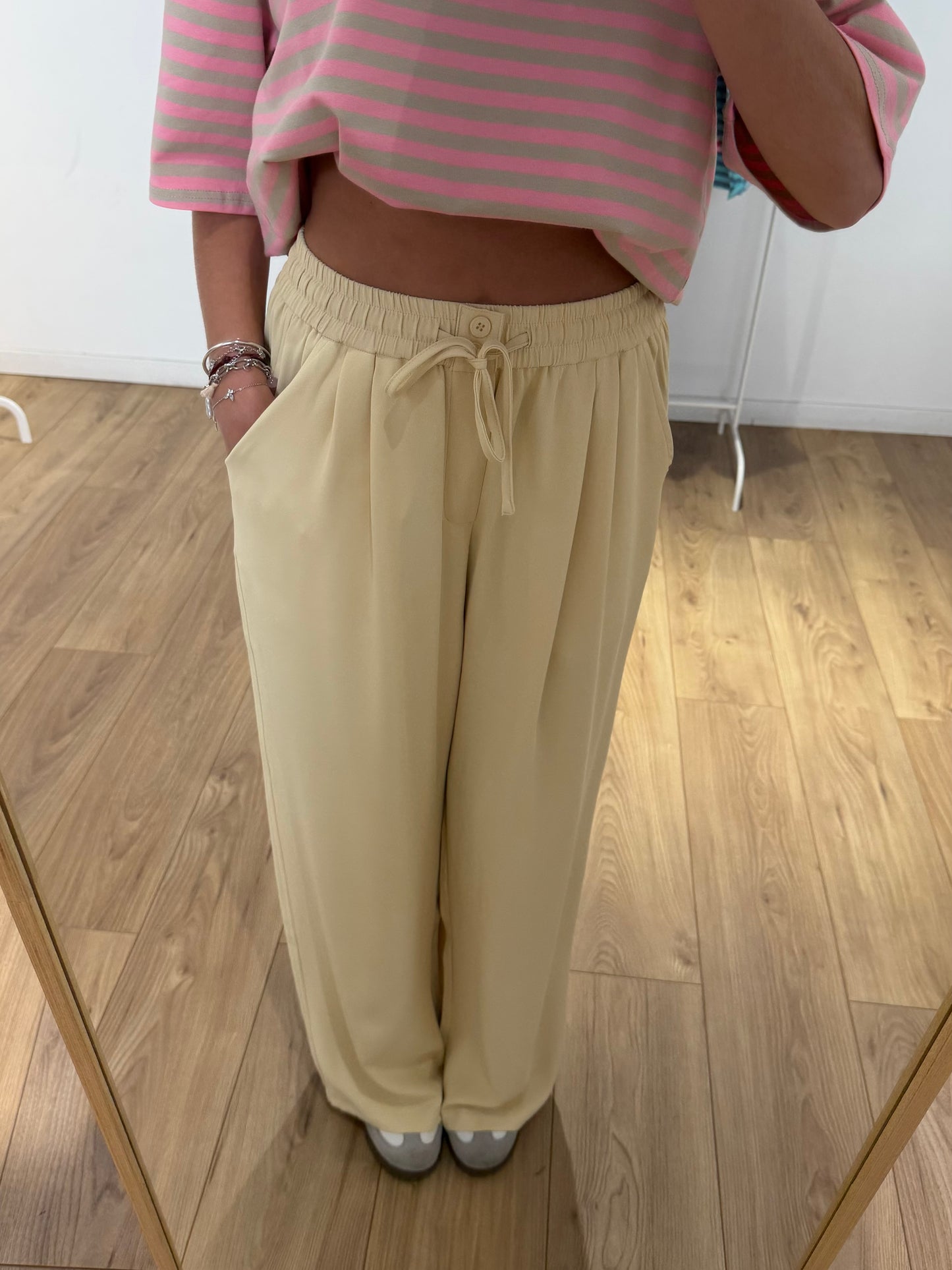 Pantalon Large Fluide Jaune Beurre – Taille Élastique & Coupe Ample