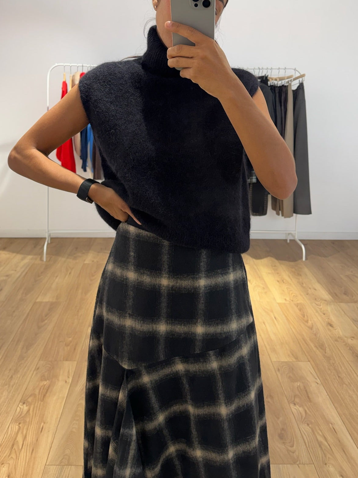 Jupe longue à carreaux chaude – noir et beige – KATA PARIS