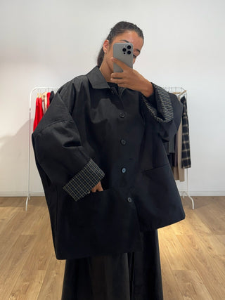 Veste droite oversize à revers carreaux – KATA PARIS