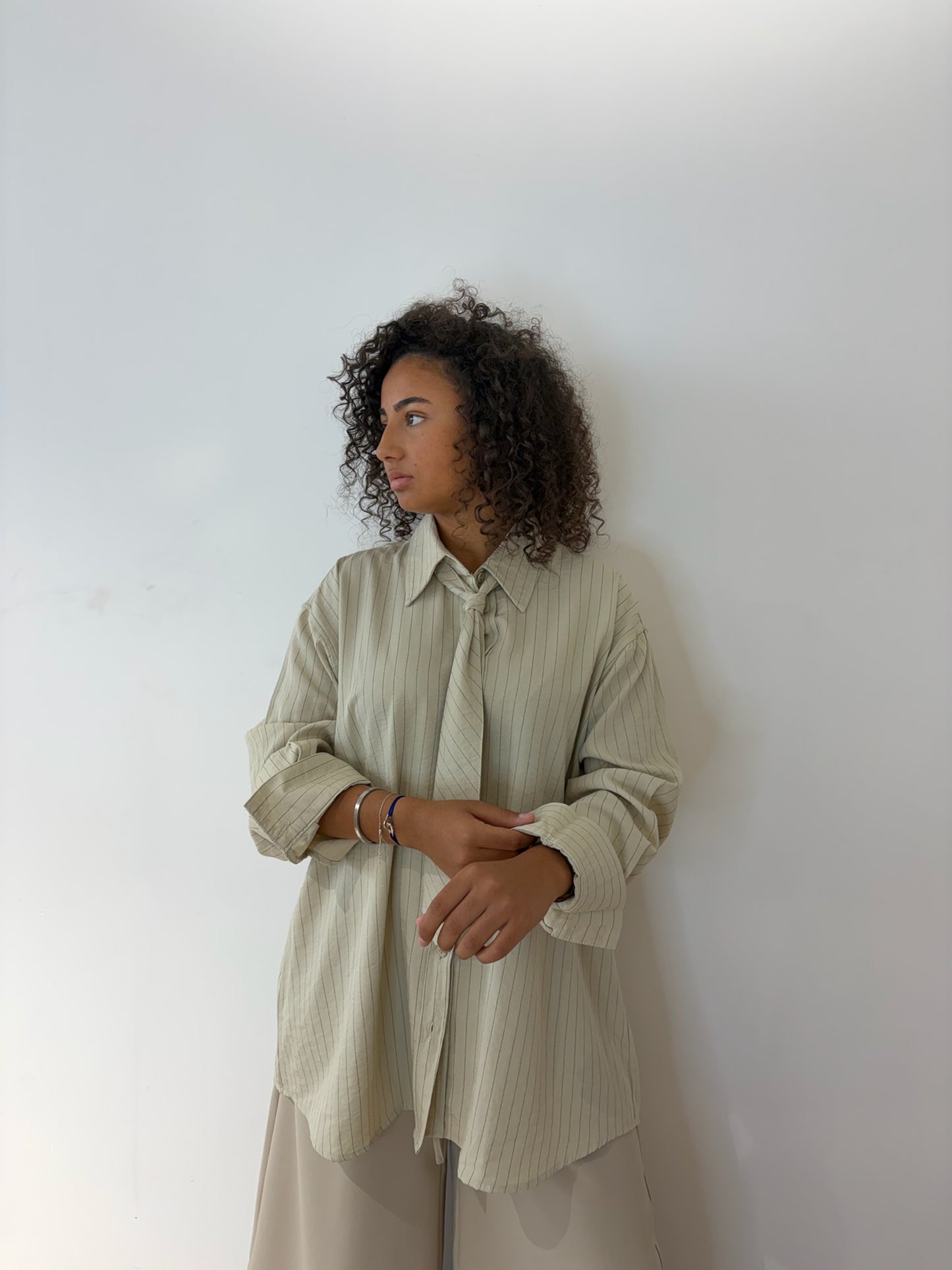 Chemise à rayures avec cravate amovible