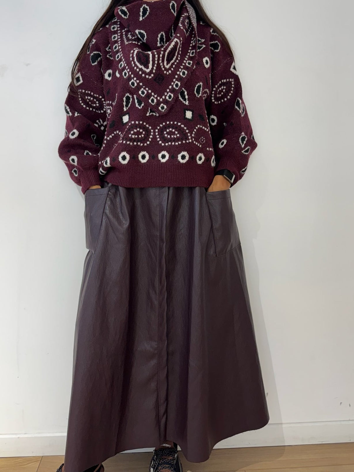Pull bordeaux motif bandana, coupe oversize