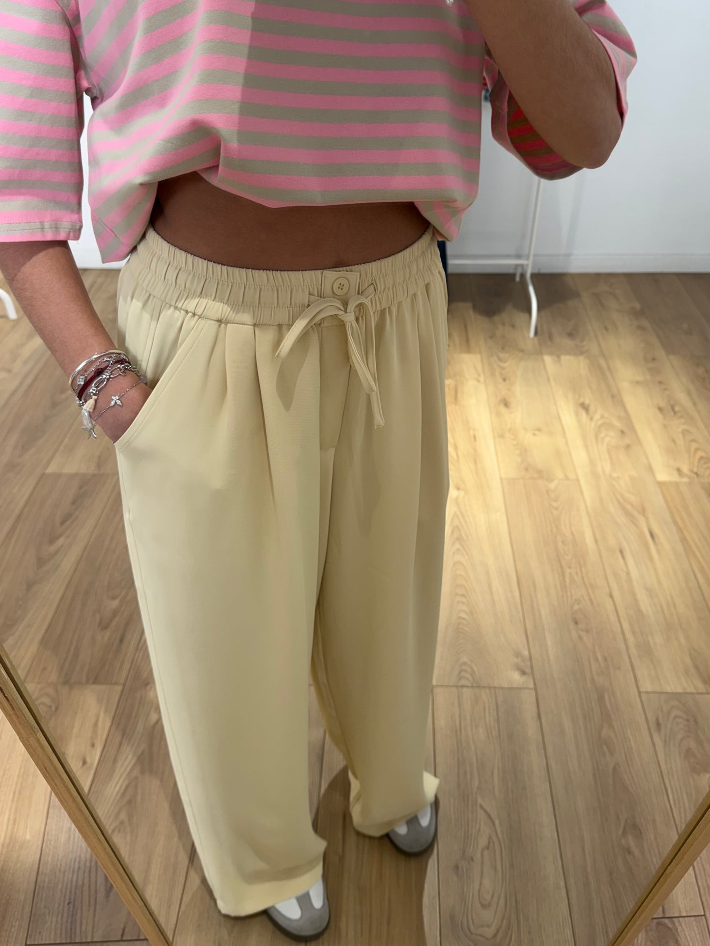 Pantalon Large Fluide Jaune Beurre – Taille Élastique & Coupe Ample