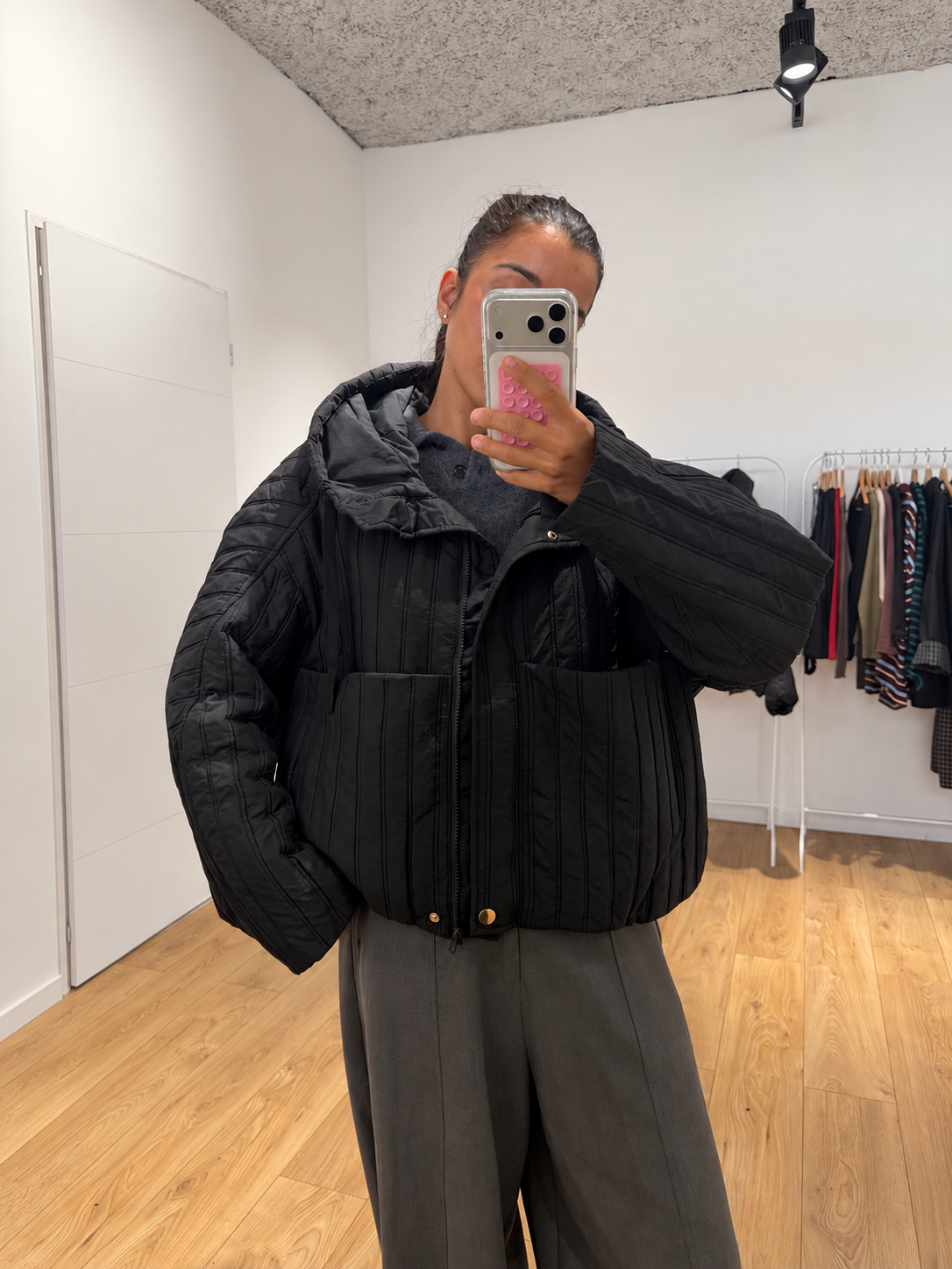 Veste matelassée oversize à capuche – noir – KATA PARIS