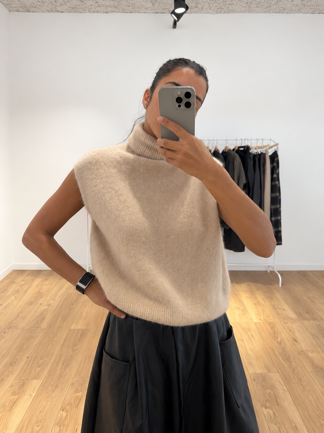 Pull sans manches col roulé en alpaga et laine – vue 7