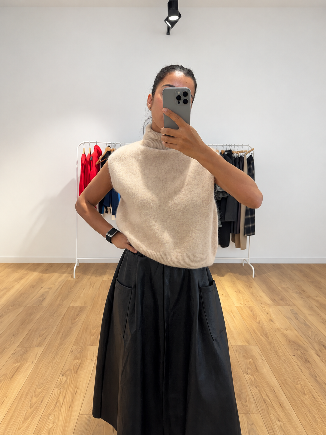 Pull sans manches col roulé en alpaga et laine – vue 4