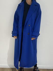 Manteau en laine bleu roi, élégant et oversize pour une silhouette moderne