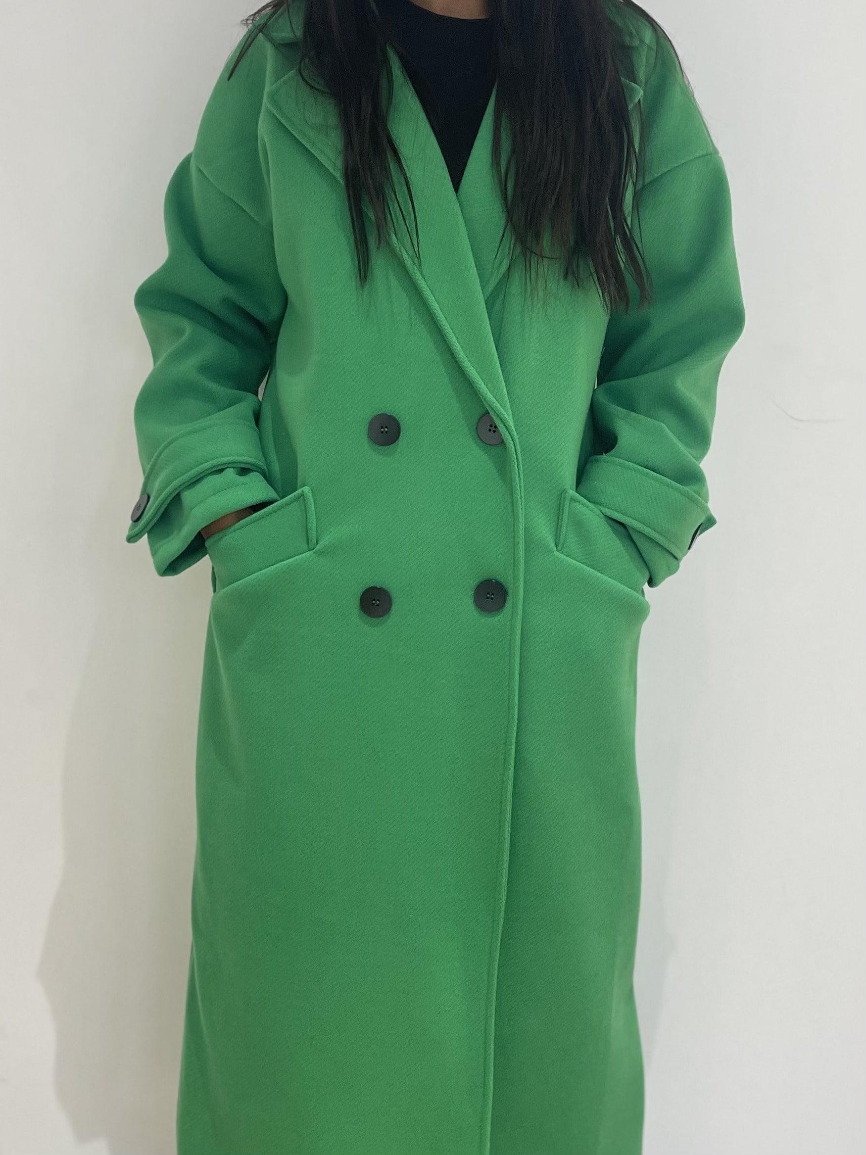 Manteau en laine vert sapin, ample et confortable pour l'hiver