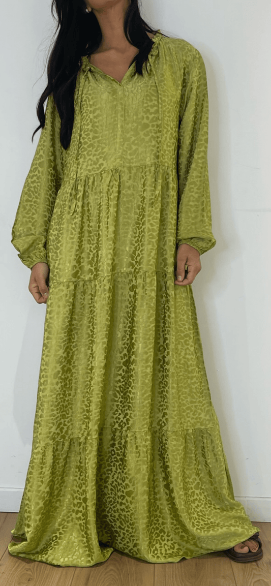 Robe verte Barbara longue bohème motif léopard allure décontractée