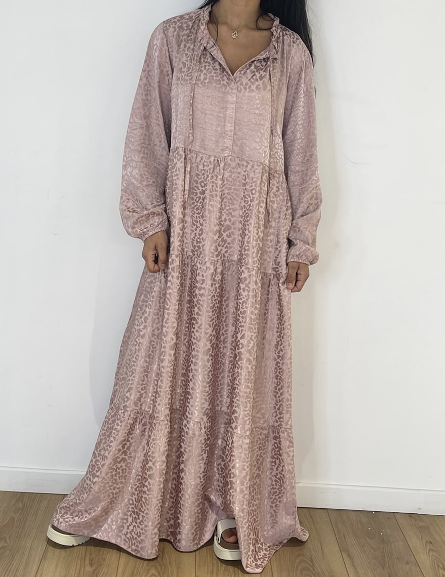 Robe Barbara rose pastel léopard fluide bohème