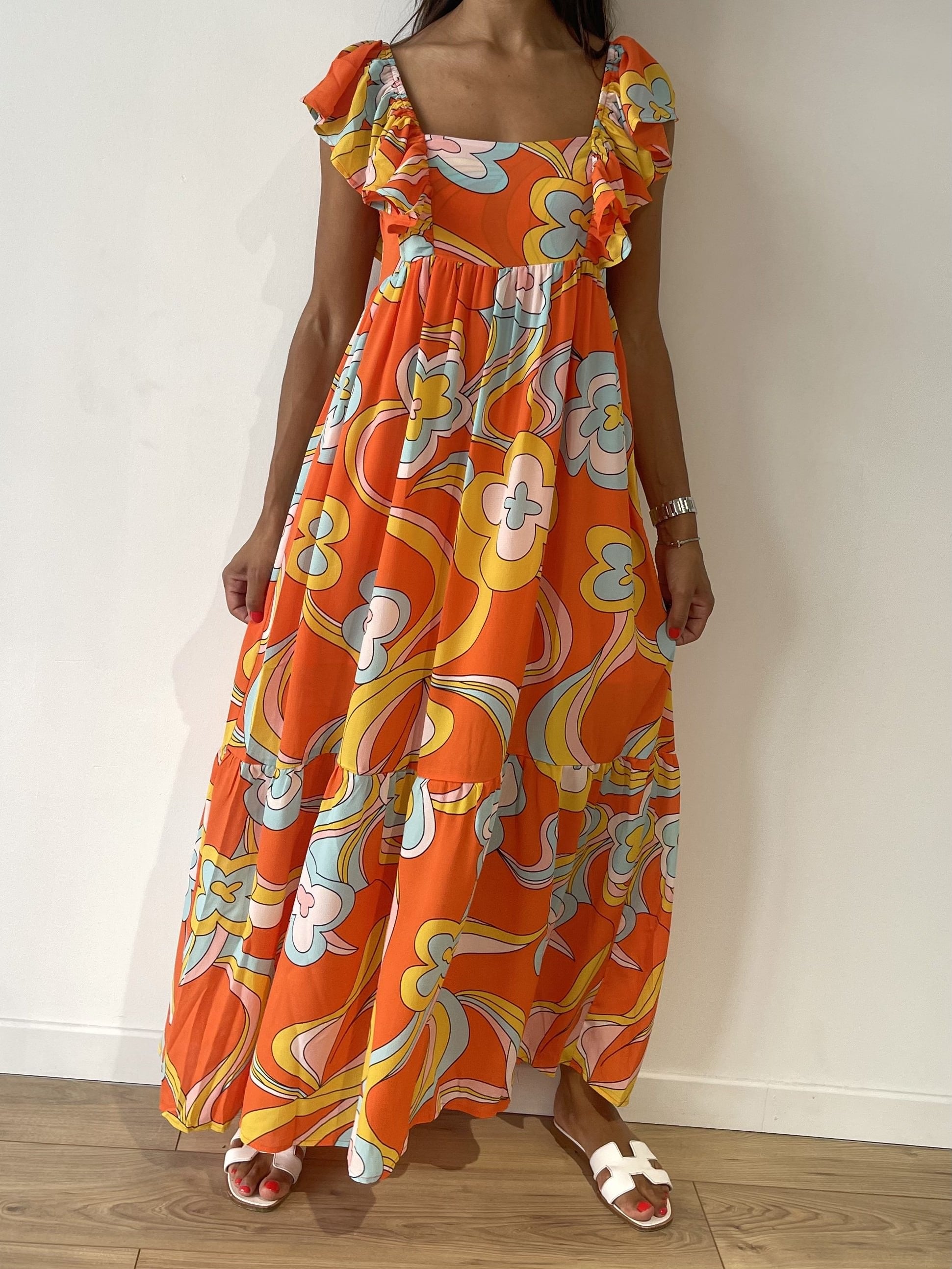 Robe maxi à fleurs orange vif, idéale pour les sorties printanières