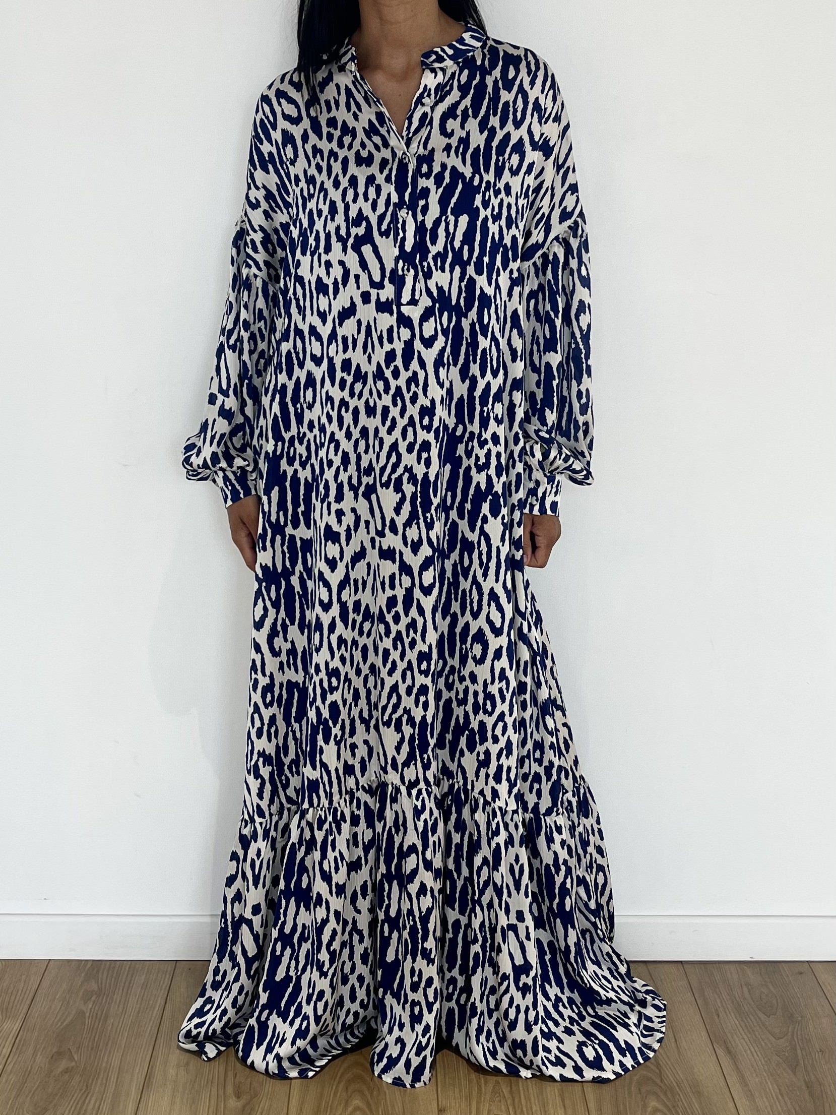 Robe à motif léopard bleu nuit, coupe ample et fluide