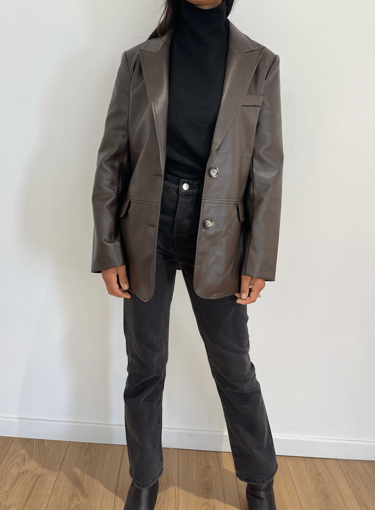 blazer-marron-cuir-synthetique-coupe-ajustee-kataparis