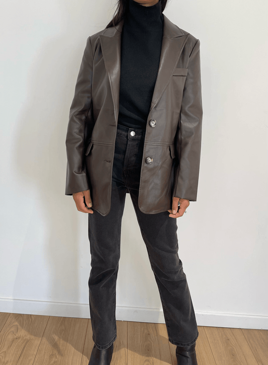 blazer-marron-cuir-synthetique-coupe-ajustee-kataparis