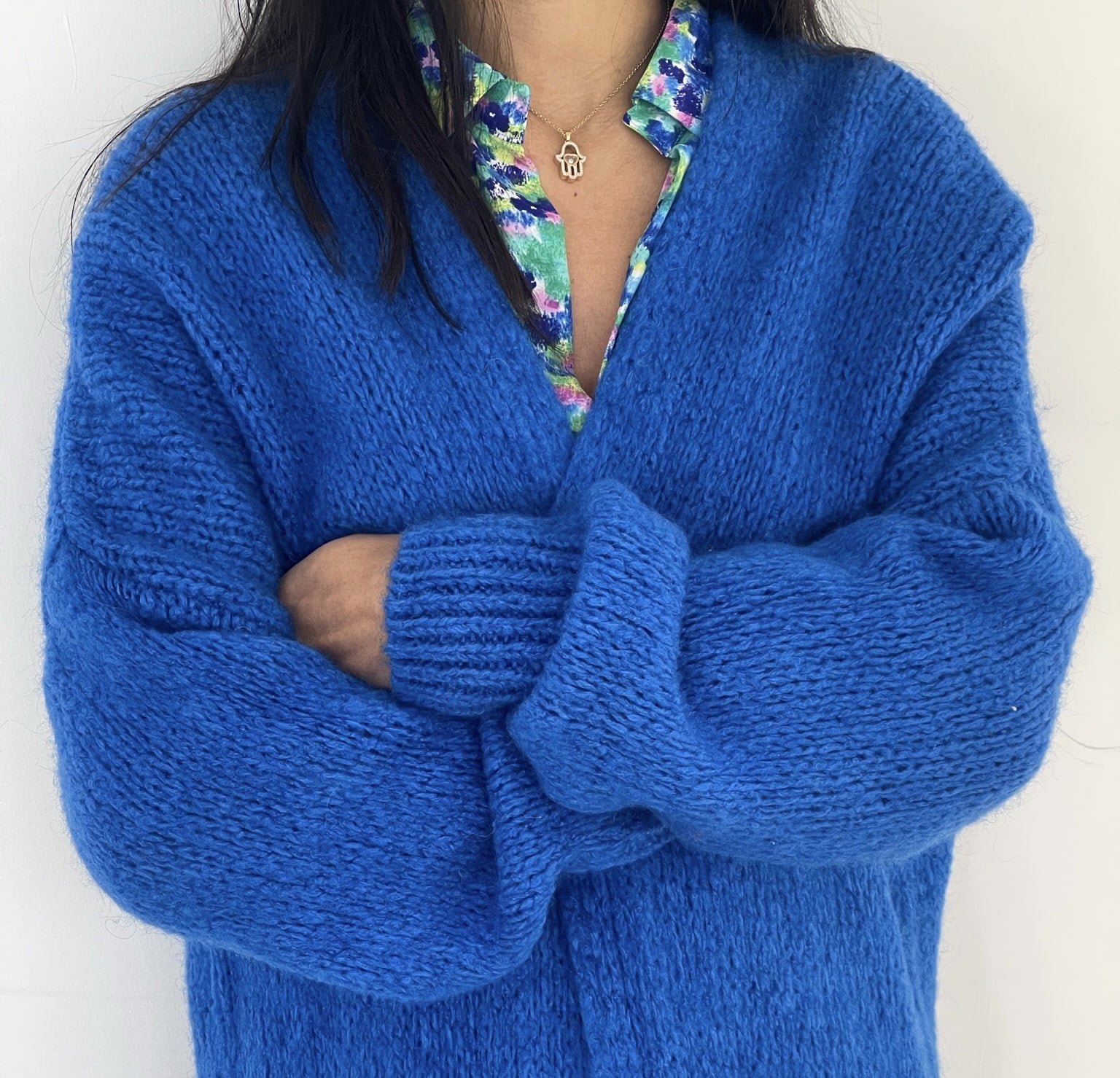 Cardigan en laine bleu électrique pour illuminer votre tenue