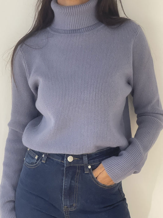 Pull col roulé côtelé en laine bleu clair, idéal pour les journées fraîches