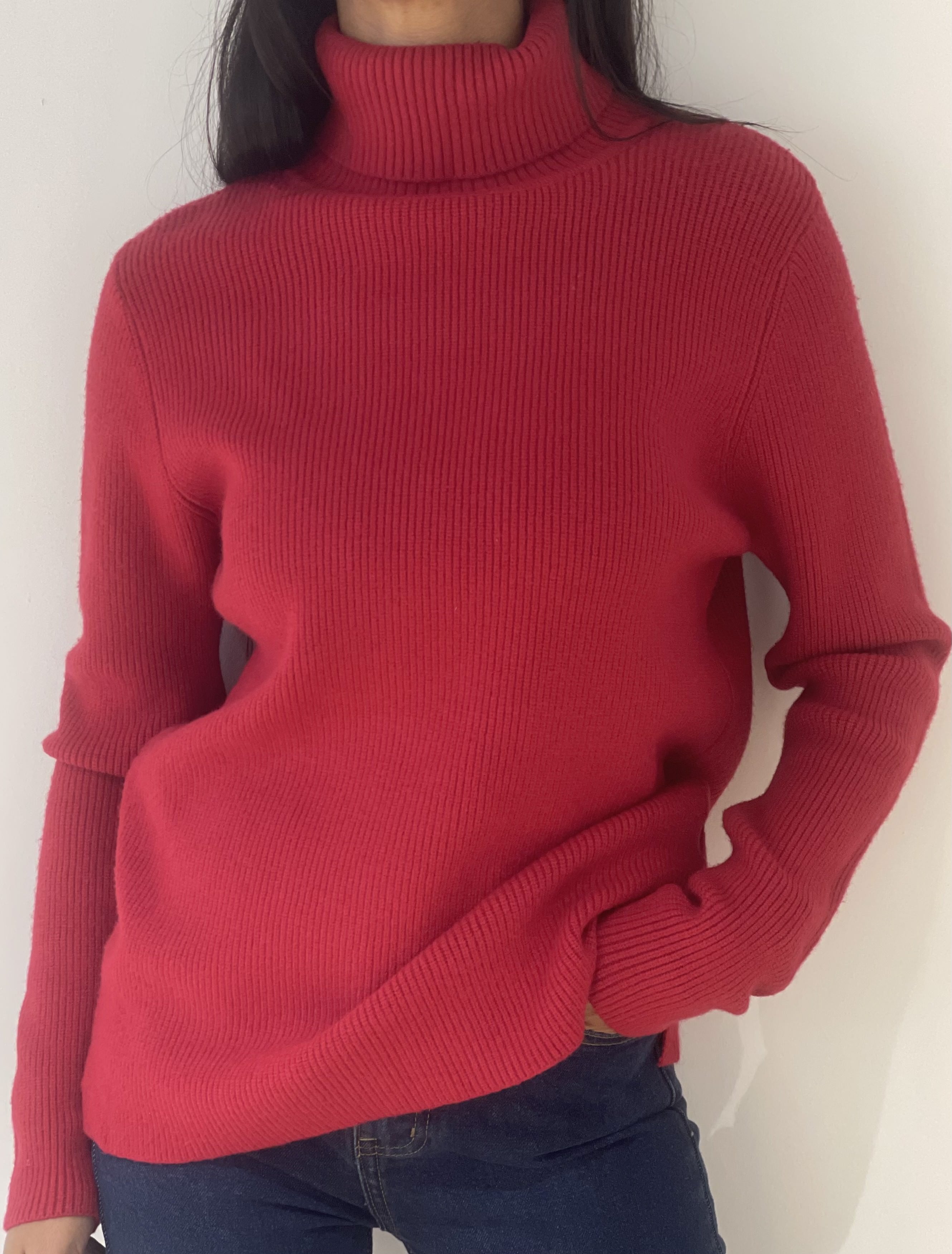 Pull col roulé rouge en laine pour égayer votre tenue