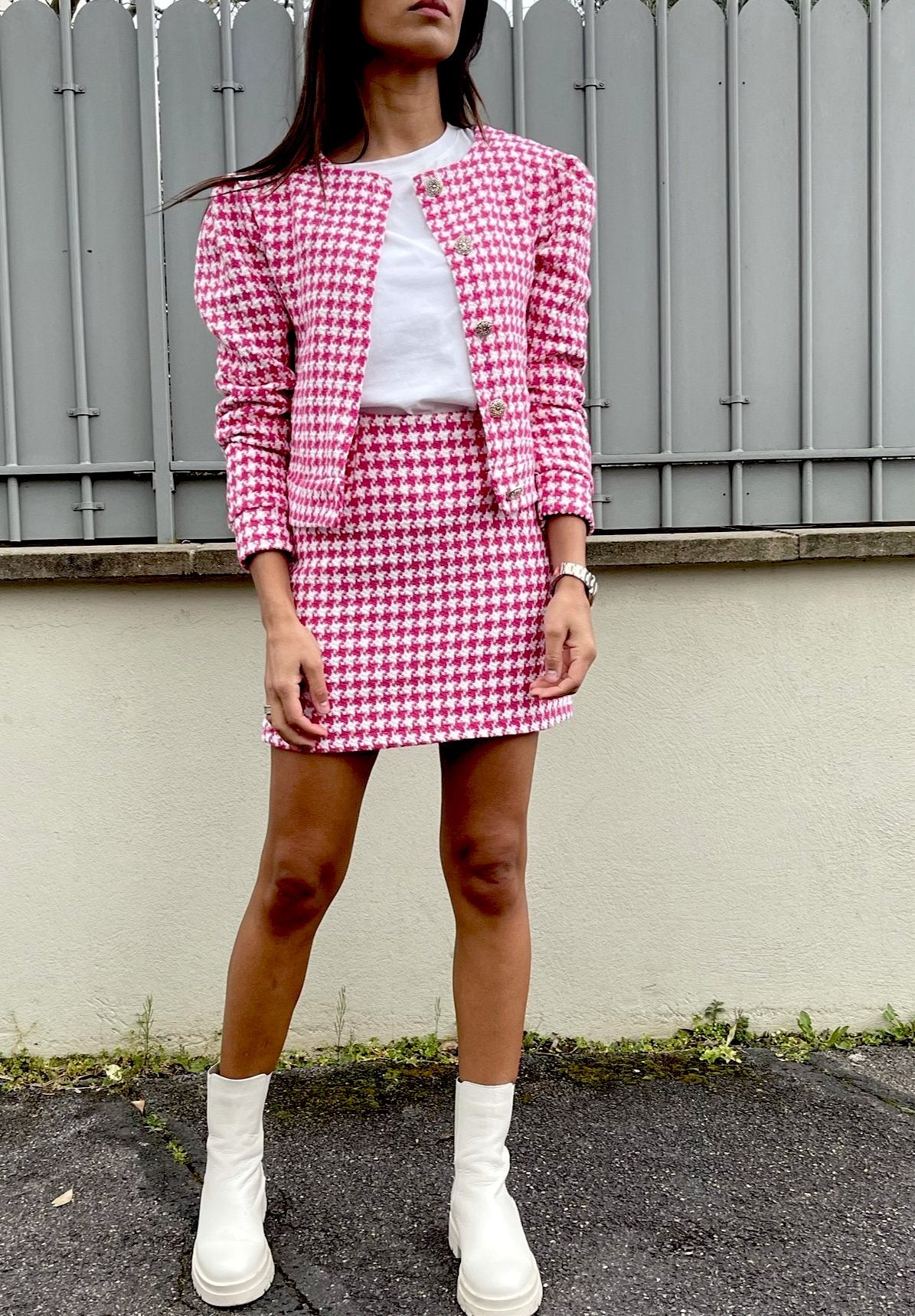 Tenue Chacha à carreaux rose pour une touche urbaine